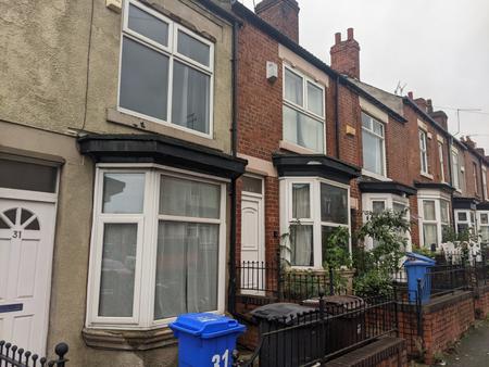 3 bedroom Terraced House to let in Glover Road, Lowfield, Sheffield, S8