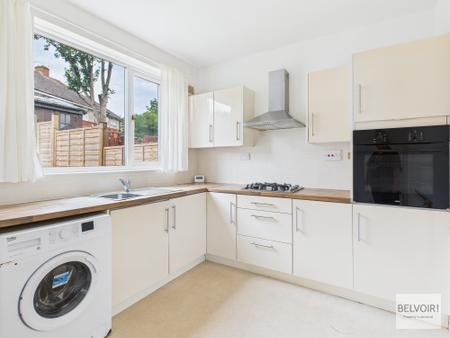 3 bedroom Semi-detached house to let in Hastilar Road South, Richmond, Sheffield, S13