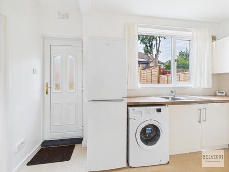 3 bedroom Semi-detached house to let in Hastilar Road South, Richmond, Sheffield, S13