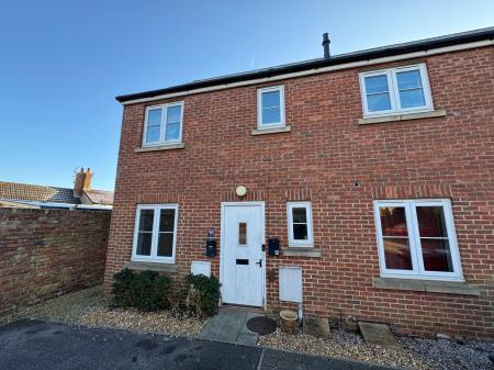 2 bedroom Ground floor maisonette for sale in Ermin Mews, Stratton St Margaret, Swindon, SN3