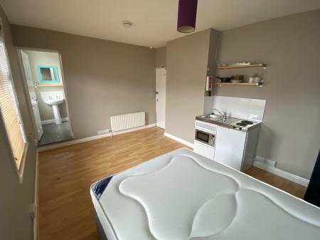 1 bedroom House share to let in Clifton Street, Old Town, Swindon, SN1