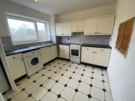 2 bedroom Flat to let in Kimmeridge Close, Swindon, SN3