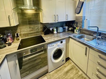 2 bedroom Semi-detached house for sale in Mallard Close, Covingham, Swindon, SN3