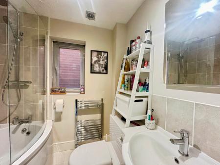 2 bedroom Semi-detached house for sale in Mallard Close, Covingham, Swindon, SN3