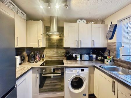 2 bedroom Semi-detached house for sale in Mallard Close, Covingham, Swindon, SN3