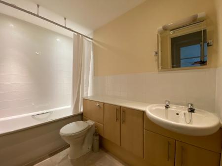 1 bedroom Flat to let in Commercial road, Central, Swindon, SN1