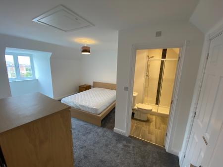 3 bedroom Town house to let in Strouds Close, Old Town, Swindon, SN3