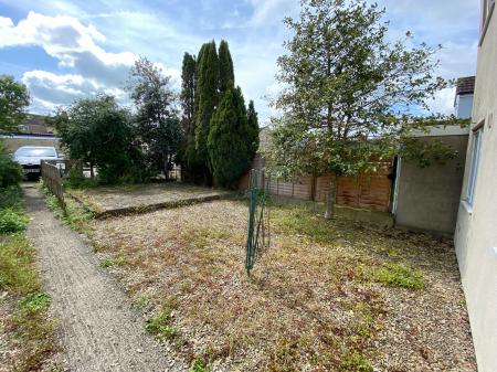 2 bedroom Flat to let in Linslade Street, Rodbourne, Swindon, SN2