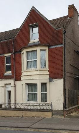 1 bedroom Studio flat to let in Victoria Road, Old Town, Swindon, SN1