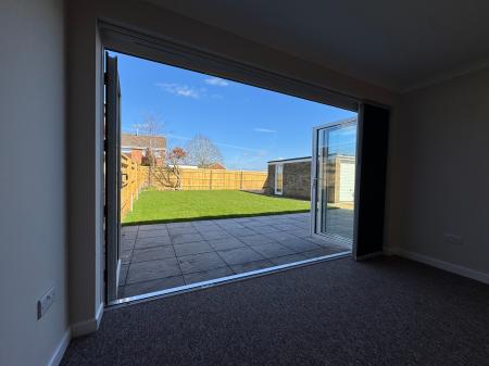 3 bedroom Bungalow to let in Fitzmaurice Close, Covingham, Swindon, SN3
