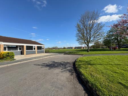 3 bedroom Bungalow to let in Fitzmaurice Close, Covingham, Swindon, SN3