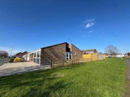3 bedroom Bungalow to let in Fitzmaurice Close, Covingham, Swindon, SN3