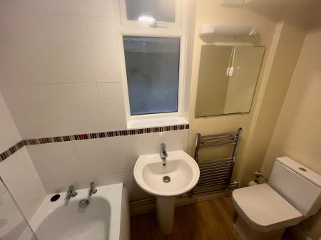 2 bedroom Flat to let in Eastcott Farm House, Eastcott Hill, Old Town, Swindon, SN1