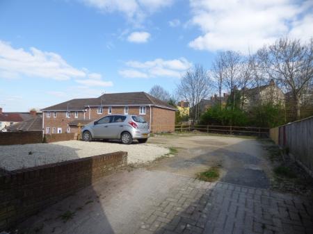 2 bedroom Flat to let in Eastcott Farm House, Eastcott Hill, Old Town, Swindon, SN1