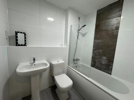 1 bedroom Flat to let in 19 Fleming Way, Town Centre, Swindon, SN1