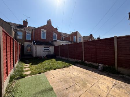 3 bedroom Terraced House for sale in Ferndale Road, Swindon, SN2