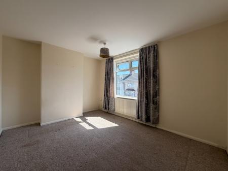 3 bedroom Terraced House for sale in Ferndale Road, Swindon, SN2