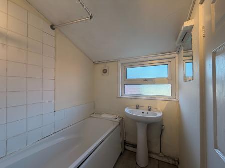 3 bedroom Terraced House for sale in Ferndale Road, Swindon, SN2