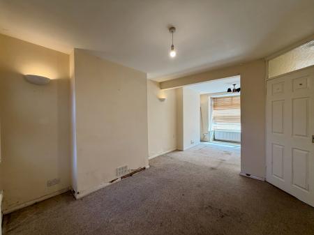 3 bedroom Terraced House for sale in Ferndale Road, Swindon, SN2