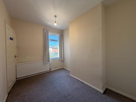 3 bedroom Terraced House for sale in Ferndale Road, Swindon, SN2