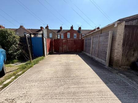 3 bedroom Terraced House for sale in Ferndale Road, Swindon, SN2