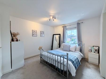 2 bedroom Flat for sale in Pioneer Road, Oakhurst, Swindon, SN25