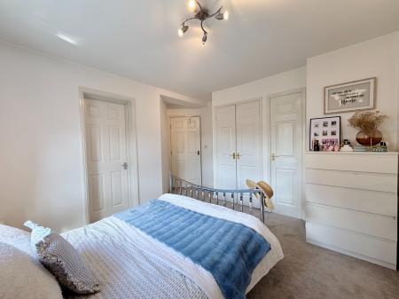 2 bedroom Flat for sale in Pioneer Road, Oakhurst, Swindon, SN25