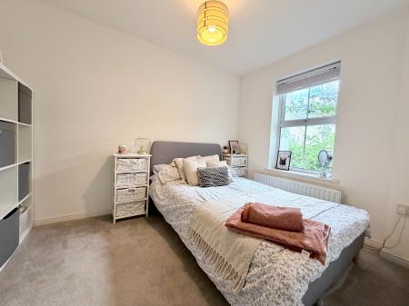 2 bedroom Flat for sale in Pioneer Road, Oakhurst, Swindon, SN25