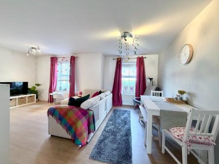 2 bedroom Flat for sale in Pioneer Road, Oakhurst, Swindon, SN25