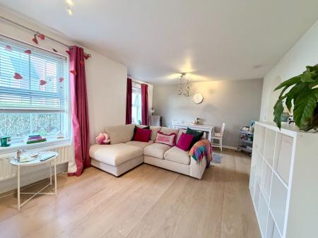 2 bedroom Flat for sale in Pioneer Road, Oakhurst, Swindon, SN25