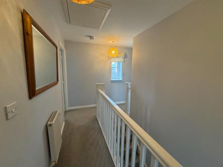 3 bedroom Terraced House to let in Luna Close, Oakhurst, Swindon, SN25