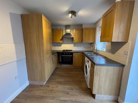 3 bedroom Terraced House to let in Luna Close, Oakhurst, Swindon, SN25