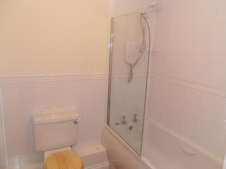 2 bedroom Flat to let in Britannia House, Redcliffe Str, Swindon, SN2
