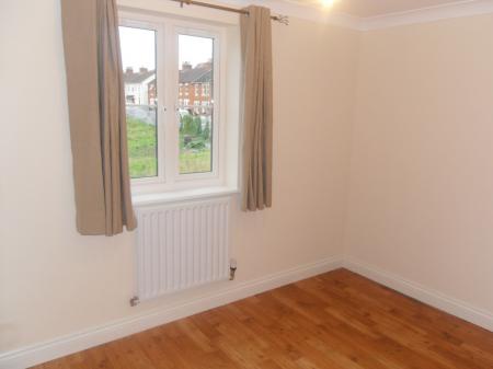 2 bedroom Flat to let in Britannia House, Redcliffe Str, Swindon, SN2
