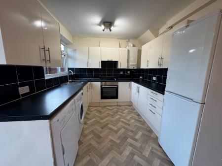 3 bedroom Semi-detached house to let in Welcombe Avenue, Swindon, SN3
