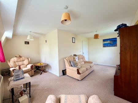 2 bedroom Apartment for sale in The Chestnuts, Haydon End, Swindon, SN25