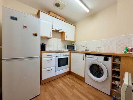 2 bedroom Apartment for sale in The Chestnuts, Haydon End, Swindon, SN25