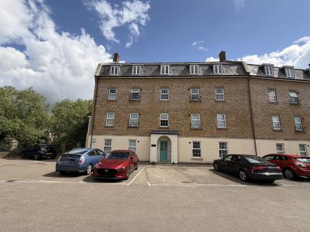The Chestnuts, Haydon End, Swindon, SN25