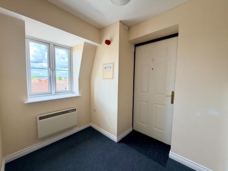 2 bedroom Apartment for sale in The Chestnuts, Haydon End, Swindon, SN25