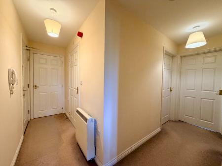 2 bedroom Apartment for sale in The Chestnuts, Haydon End, Swindon, SN25