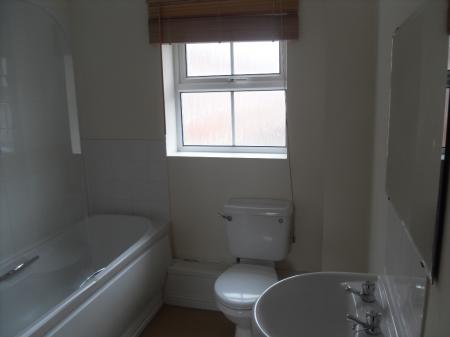 2 bedroom Flat to let in Lynmouth Road, Penzance Drive, Churchward, Swindon, SN2