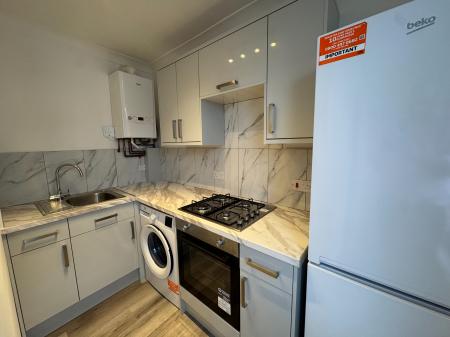 1 bedroom Flat to let in Ferndale Road, Swindon, SN2