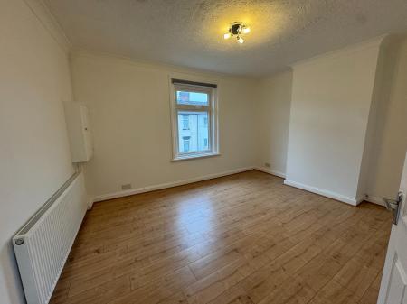 1 bedroom Flat to let in Ferndale Road, Swindon, SN2