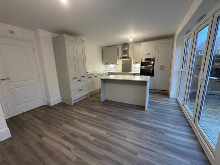 3 bedroom Detached house to let in Clouds Row, Badbury Park, Swindon, SN3