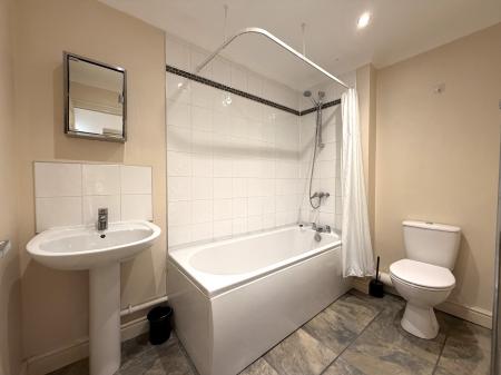 1 bedroom Apartment for sale in Empire Court, Clarence Street, Swindon, SN1