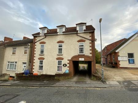 2 bedroom Flat to let in Eastcott Farm House, Eastcott Hill, Old Town, Swindon, SN1