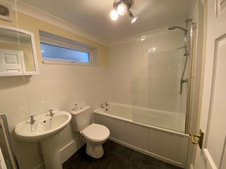2 bedroom Flat to let in Eastcott Farm House, Eastcott Hill, Old Town, Swindon, SN1