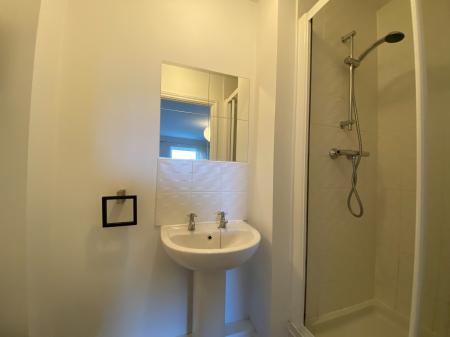 2 bedroom Flat to let in Florey Court, Okus Road, Old Town, Swindon, SN1