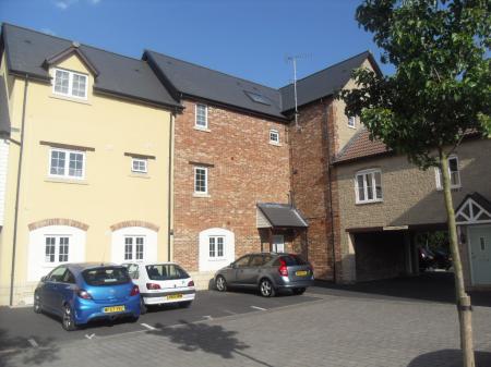 Maybold Crescent, Swindon, SN25