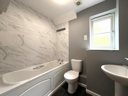 2 bedroom Flat for sale in Ermin Mews, Stratton St Margaret, Swindon, SN3